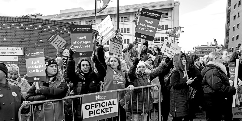 Leeds General Infirmary picket line 20 Dec by Steve Baker 