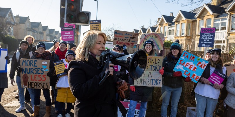 Pat Cullen speaks to members on picket line