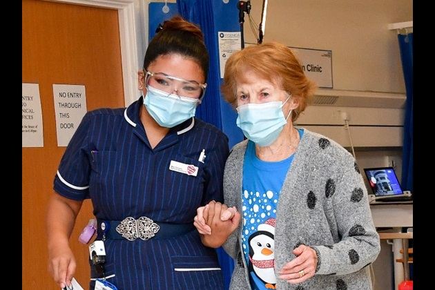 Matron May Parsons with Margaret Keenan, the first patient to receive a COVID-19 vaccine outside of clinical trials